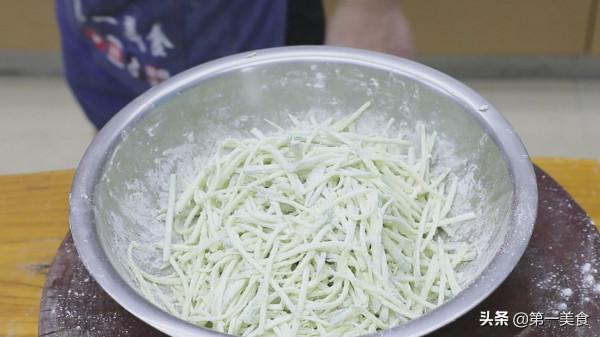 河南人有多愛吃麵條？黏糊糊的蘿蔔絲湯麵條，天冷懟一碗渾身暖和