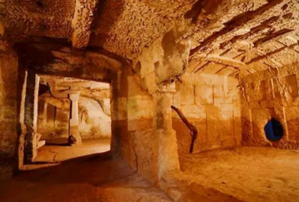 1986年，黑龍江挖出胖臉王妃，金絲布蓋住全臉，屍檢結果不寒而慄