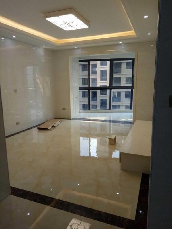 牆面裝修到底是乳膠漆好，還是牆紙牆磚好？我家貼錯差點重灌