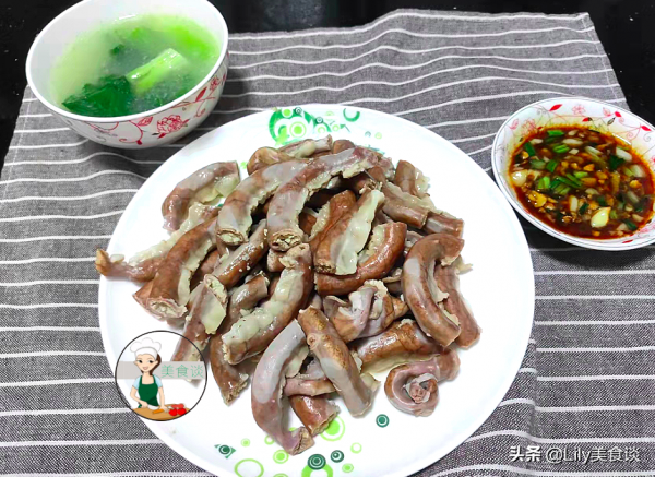 冬天，這肉菜多給孩子吃，營養簡單，煮一鍋有肉有菜有湯，真香呀