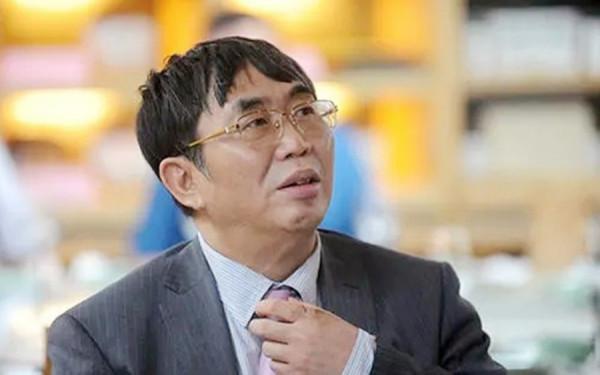 2001年,聶衛平為慶祝國足出線,拿出百萬茅臺,飯後酒瓶卻被騙走 2001年,聶衛平為慶祝國足出線,拿出百萬茅臺,飯後酒瓶卻被騙走