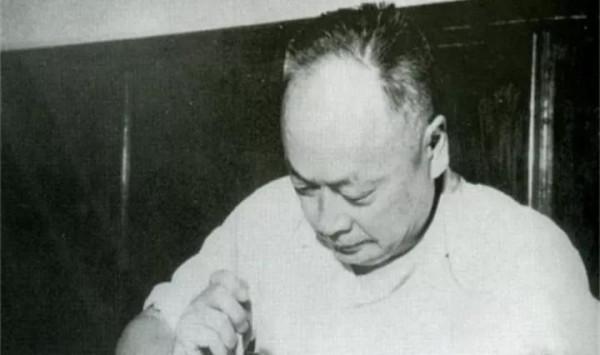 退伍偵察兵自稱槍法精準，後來才知母親是王牌特工，曾受陳毅盛讚