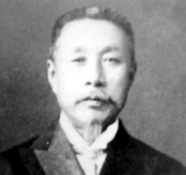 抗日戰爭時期,大漢奸向日軍捐獻40架戰機,得天皇接見 抗日戰爭時期,大漢奸向日軍捐獻40架戰機,得天皇接見