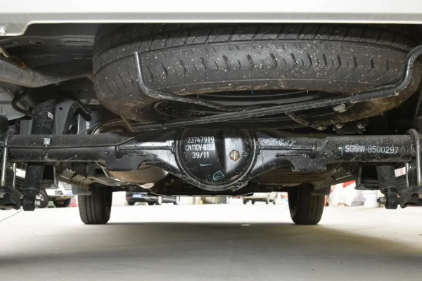 提供5門2座佈局，定價4&period;79萬，五菱宏光V的用車成本究竟低不低？