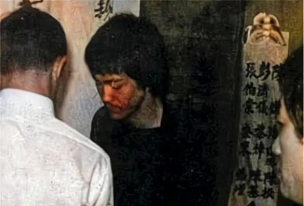 葉問葬禮現場老照片：愛徒李小龍穿布鞋祭奠，現場大佬雲集