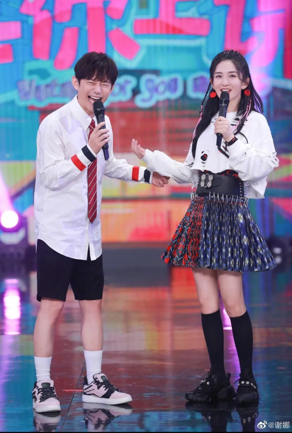 小八卦，鄧倫倪妮，謝娜，張雲龍，戚薇李承鉉，劉宇