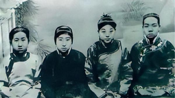 馬步芳攜鉅款逃往沙特，娶侄女未遂在陽臺互罵，引當地800人圍觀