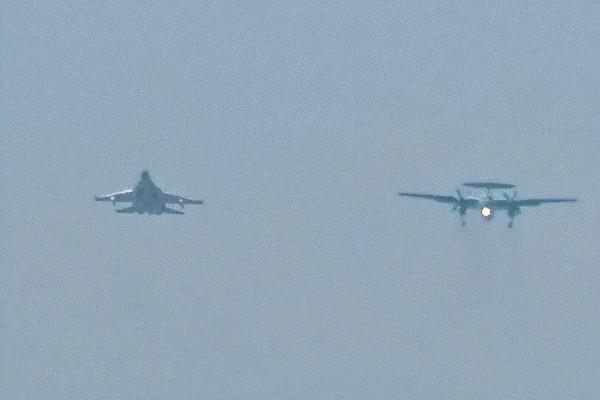 美軍有的我們也有,殲35空警600同天試飛,為我國未來航母做準備 美軍有的我們也有,殲35空警600同天試飛,為我國未來航母做準備