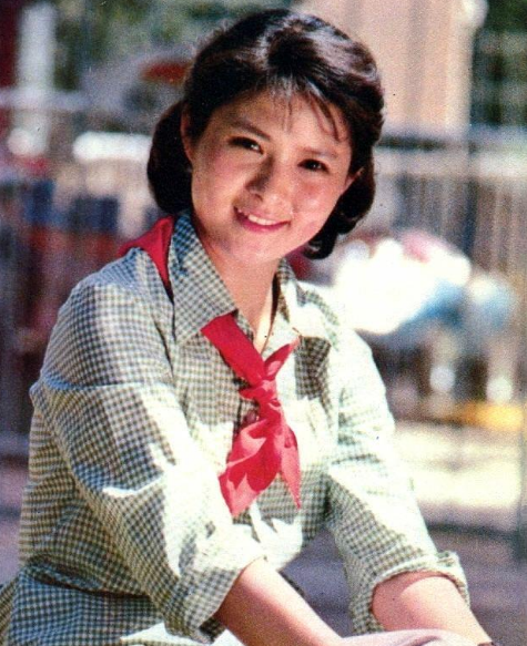 《上海一家人》李羚：在車庫中結婚，與大13歲初戀恩愛38年