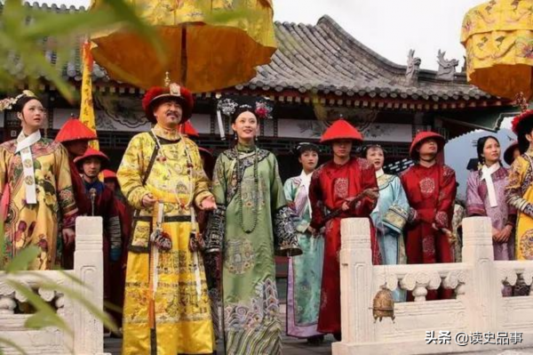 皇帝和皇后連上廁所都有流程，這待遇一般人享受不到，不過太遭罪