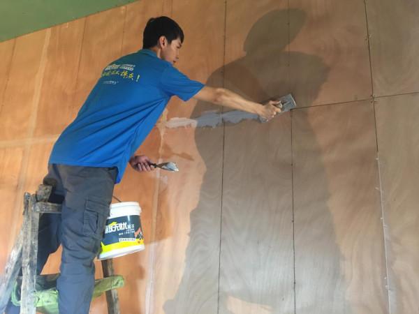 天花板刷乳膠漆的步驟（標準施工法）