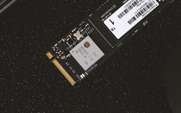 科賦 CRAS C710 M.2 NVMe 1TB固態硬碟測評:大容量平價新選擇 科賦 CRAS C710 M.2 NVMe 1TB固態硬碟測評:大容量平價新選擇