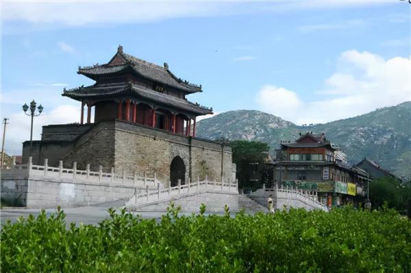 鎮遠樓：“金城春雨”，“玉關曉月”，“祁連晴雪”