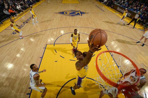 庫裡30+5，勇士拒絕22分逆轉！湖人詹皇9+3，威少6失誤，魔獸爆發