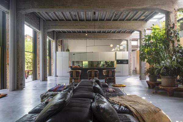 破舊的體育大樓改造成私人住宅:新與舊的碰撞 破舊的體育大樓改造成私人住宅:新與舊的碰撞