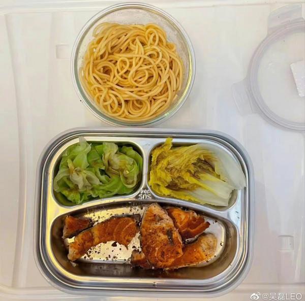 吳磊曬減肥食譜，引來90萬點贊，網友：真自律，這樣吃我也能瘦