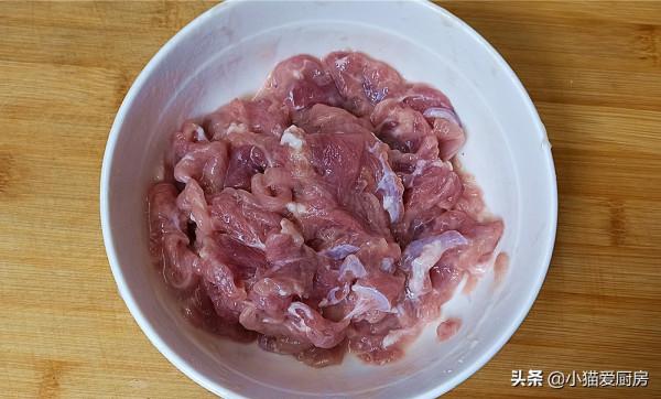 這道南瓜和豬瘦肉一起做的下飯菜“金湯肉片”,酸辣得恰到好處 這道南瓜和豬瘦肉一起做的下飯菜“金湯肉片”,酸辣得恰到好處