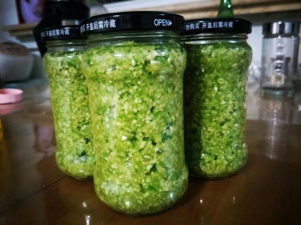 醃韭菜花，只加鹽不好吃！多放2種食材，鮮香味美，放一年不變質