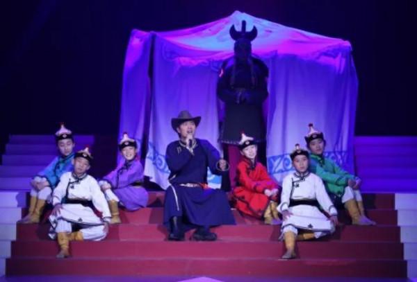 好歌手雲飛：娶&OpenCurlyDoubleQuote;古典女神&rdquo;美嬌妻，6登央視春晚，為人低調樸素