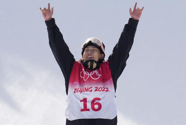 從易烊千璽到蘇翊鳴，我們聊聊2022年高考作文，祝您金榜題名