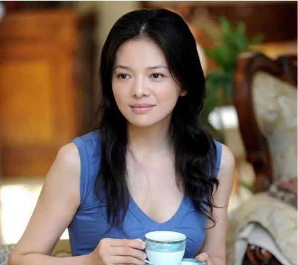 從“家喻戶曉”到“銷聲匿跡”，49歲的文清到底經歷了什麼？