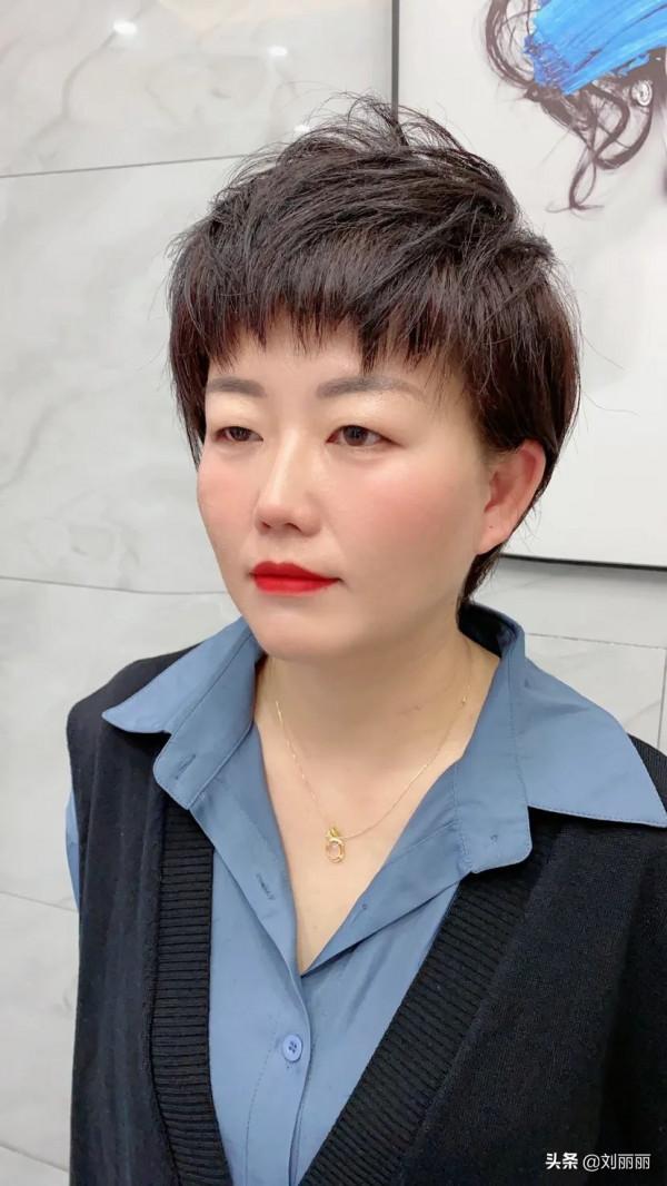 髮型別再亂剪了，新人氣女發20款送給大家，很美很心動