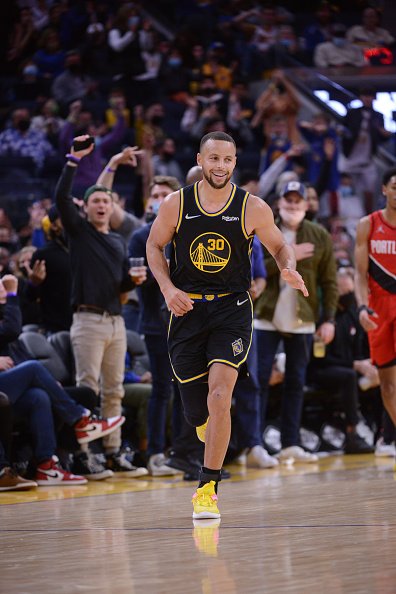 三分17中6！庫裡距雷阿倫紀錄僅剩9個，遺憾未能主場升歷史第一