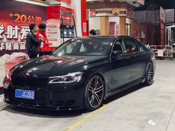 給寶馬7系換上全身JDM改裝件，是日系車迷最後的倔強？