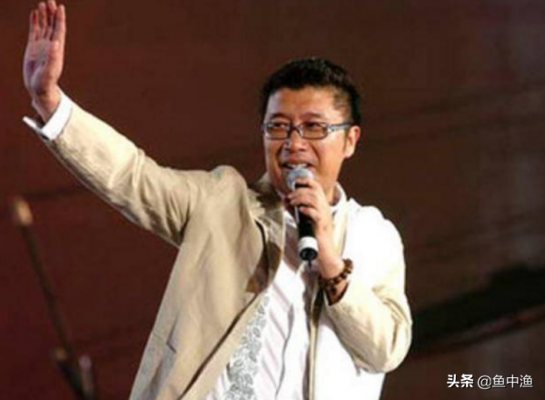 靠《兩隻蝴蝶》狂賺2億,敢跟劉德華拼人氣,龐龍終究毀於口水歌 靠《兩隻蝴蝶》狂賺2億,敢跟劉德華拼人氣,龐龍終究毀於口水歌