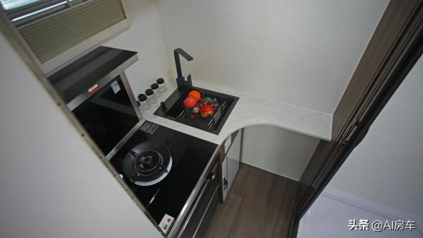 C2駕照開的大眾輕卡房車!2.8T動力+6T承載,帶獨立廚衛和5人床 C2駕照開的大眾輕卡房車!2.8T動力+6T承載,帶獨立廚衛和5人床