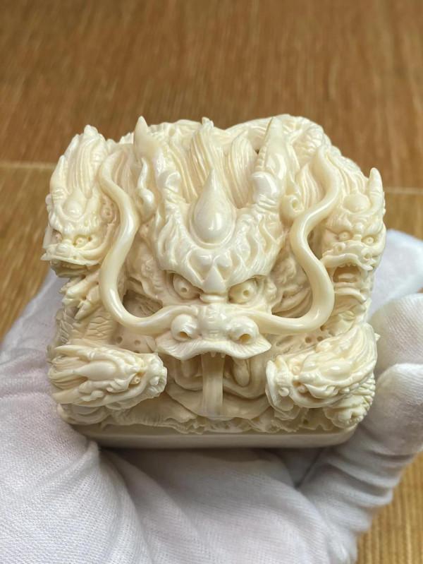 「猛獁牙至尊五龍戲珠」印章