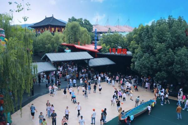 潑水狂歡,夢幻演出,痴狂電音,玩一天都不夠!杭州旅行必打卡 潑水狂歡,夢幻演出,痴狂電音,玩一天都不夠!杭州旅行必打卡