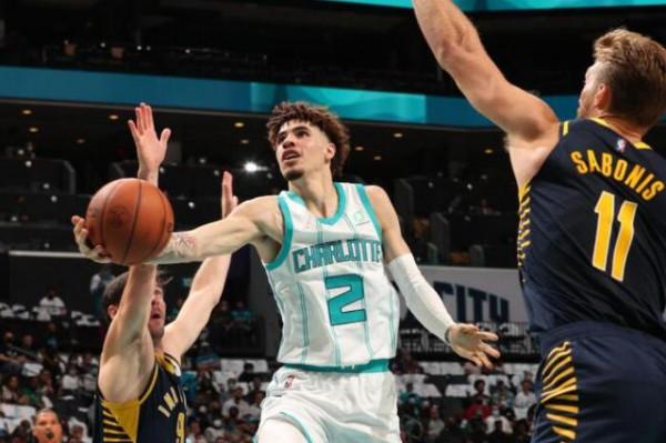 狂轟31+9+7!三球展露巨星相,導演23分大逆轉,喬丹這次賭對了 狂轟31+9+7!三球展露巨星相,導演23分大逆轉,喬丹這次賭對了