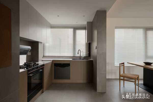 成都夫妻160㎡的家,堅持全屋打滿櫃子,效果不是一般的實用大氣 成都夫妻160㎡的家,堅持全屋打滿櫃子,效果不是一般的實用大氣