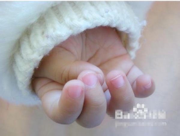 寶寶愛抓臉甚至把臉抓花，為何下手這麼“狠”？原來暗示挺多問題