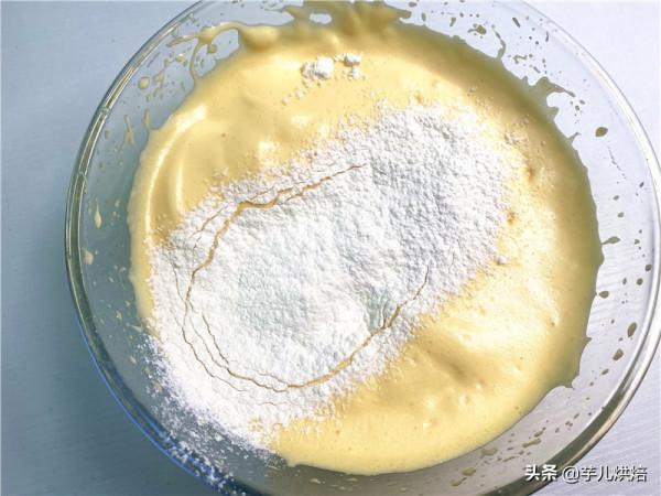 簡單快速的海綿紙杯蛋糕，鬆軟可口，不開裂不塌陷，一次成功