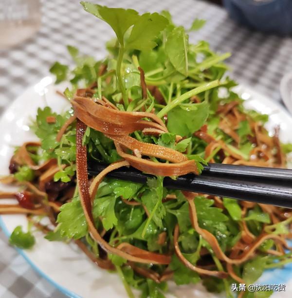 吃這麼大一盆水煮魚,椒鹽那麼厚,老香了 吃這麼大一盆水煮魚,椒鹽那麼厚,老香了