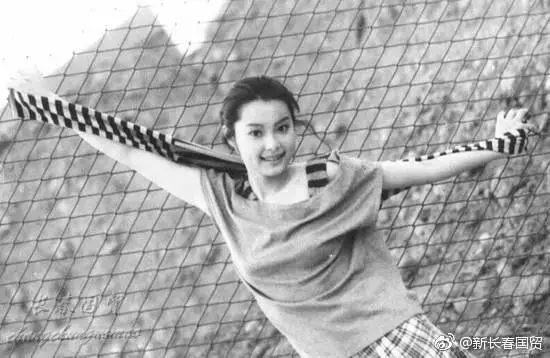 袁立年輕時的舊照