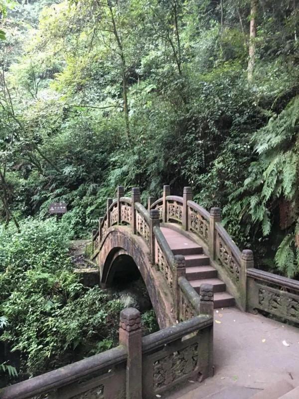 秀甲天下峨眉山