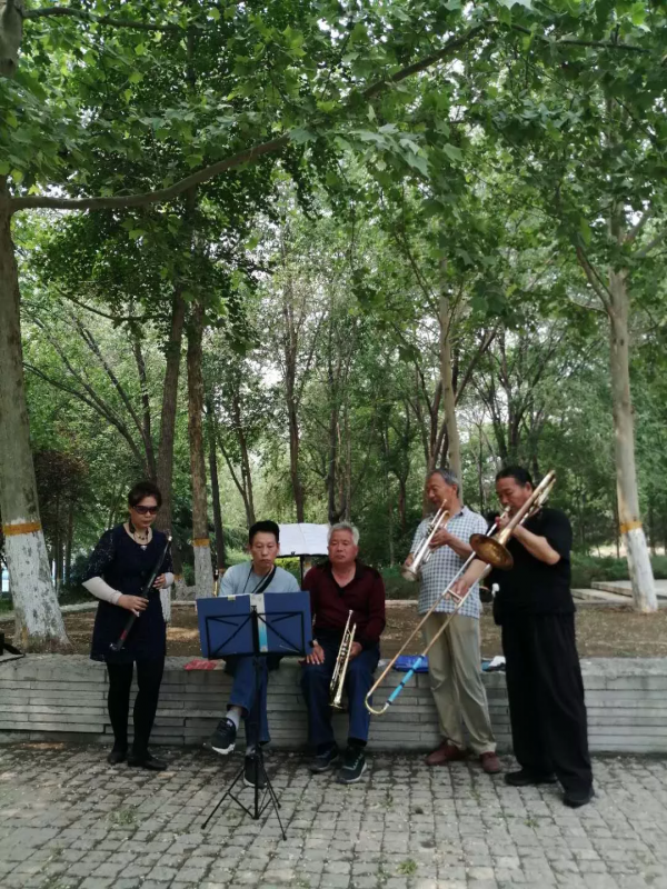 路遇平民樂隊（散文）