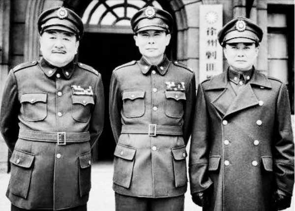 1947年，蔣介石叫來毛人鳳：把海軍上校給槍斃了，竟貪汙10億