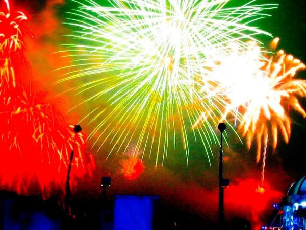 分享：60朵春節煙花，火樹銀花，璀璨奪目，絢麗多彩，眼花繚亂