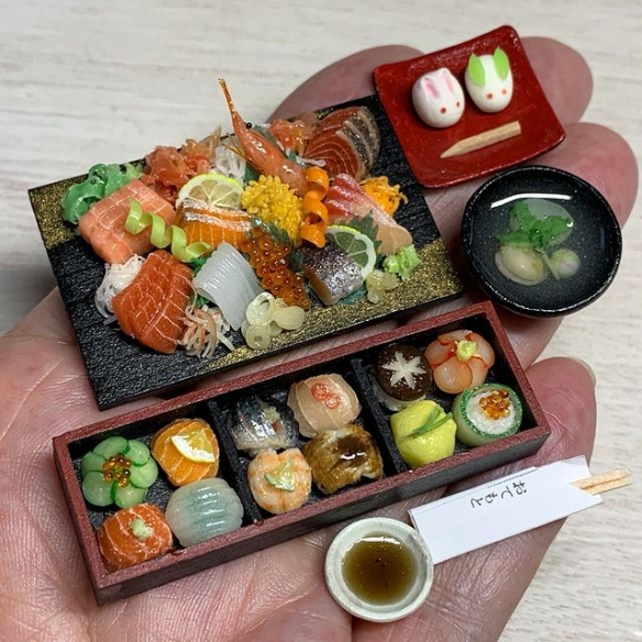 迷你超豪華！袖珍美食模型：指尖上的料理挑動味蕾