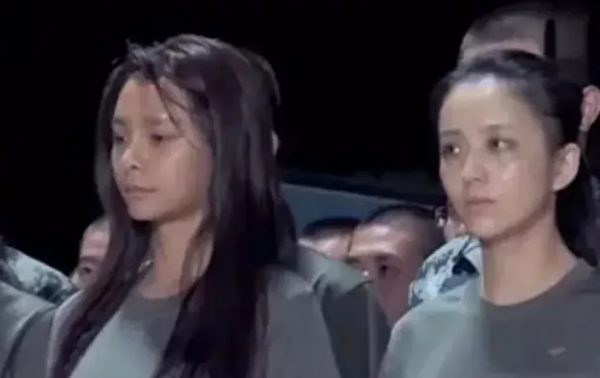 景甜最新生圖粉感重，脖子出現色差，歐陽娜娜還曾自曝全身塗粉