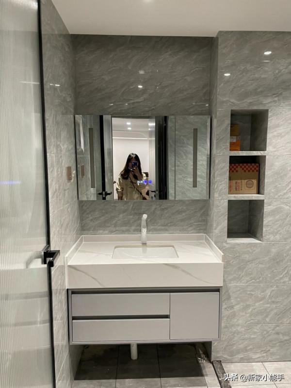 辛苦三個月完工，做開放式廚房非常滿意，無主燈的設計很贊