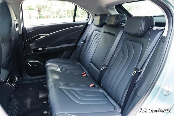 原價13.98萬 新款9.98萬！還增配！新款哪吒U夠誠意了吧？