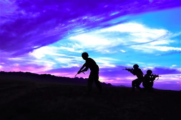 金秋塞外沙場，他們的剪影絕美