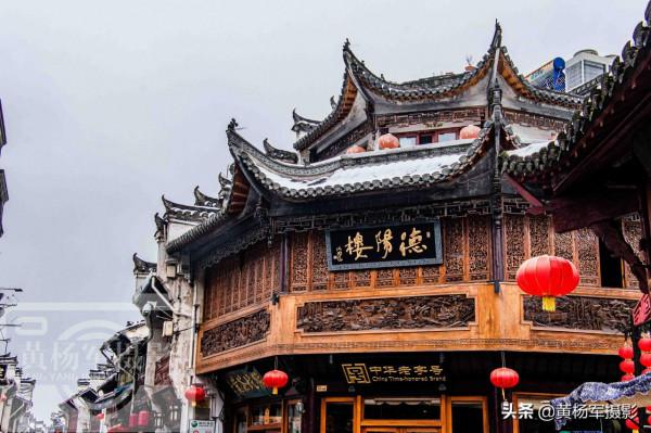 安徽南部面積最小的區，常住人口291188人，一老街依山傍水很繁華