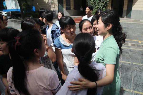 一個不經意的舉動，老師就命喪學生之手！尖子生是怎樣變成魔鬼的