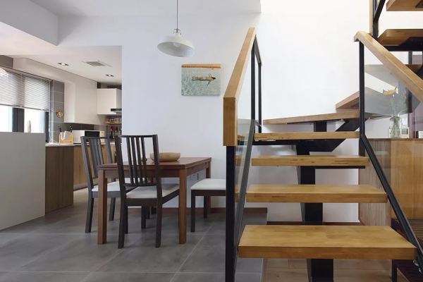 147平的複式大宅，樓頂弄個露天影院，讓人羨慕不已